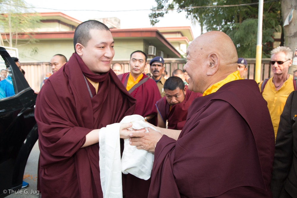 Beru Khyentse Rinpoche welcomes HH Gyalwa Karmapa at the gate of the Karma Temple